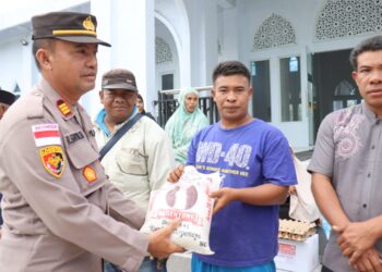 Polres Aceh Tengah Salurkan Bantuan kepada 40 Warga Kampung Mongal dan Personel Terdampak Kebakaran