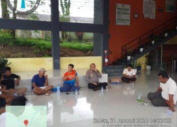 Kapolsek Kerumutan Mediasi Pemuda Bukit Garam dengan PT Sari Lembah Subur soal Pabrik Belum Beroperasi