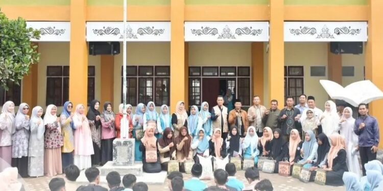 Keluarga Besar SMK Negeri 1 Takengon Peduli Bencana Hidrometeorologi