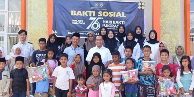 Peringati HBI Ke 76, Kantor Imigrasi Takengon Gelar Bakti Sosial Di Kampung Mendale