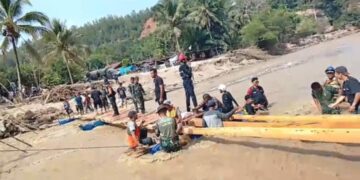 *Relawan Jagong Jeget Peduli Kembali Bergerak, Bantu Pembangunan Jembatan Apung di Reje Payung*