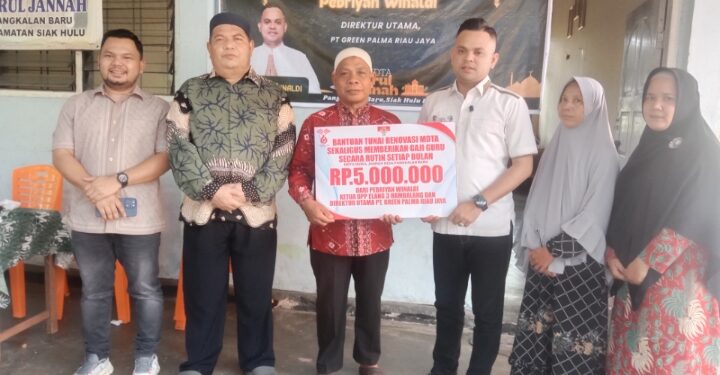 Senyum Bahagia Siswa/i MDTA Nurul Jannah Sambut Bantuan Renovasi Sekolah dari Direktur Utama PT Gren Palma Jaya Riau Pebriyan Winaldi