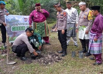 HUT Kabupaten Kampar Ke -76, Polsek Perhentian Raja Ajak Hijaukan Lingkungan
