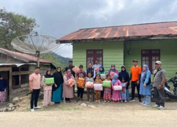 SMA Fourta Berbagi Bingkisan Di Kampung Jamur Konyel