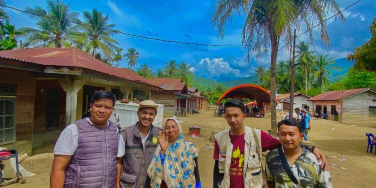 Relawan 4 Kampung Arul Kumer Salurkan Donasi Di Kemukiman Jamat, Hibur Dengan Didong Gayo