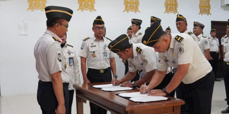Perkuat Kinerja di Era Baru, Kakanwil Ditjenpas Aceh Lantik 39 Pejabat : “Tak Ada Ruang Bagi Penyimpangan”