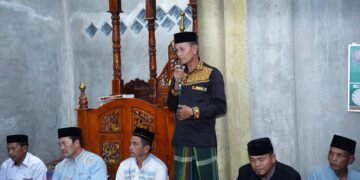 Safari Ramadhan Di Kampung Bah, Haili Yoga Salurkan Bantuan dan Ajak Selalu Membaca Al-Qur’an