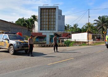 Polsek Pangkalan Lesung Atur Lalu Lintas di Jalur Lintas Timur, Antisipasi Laka dan C3