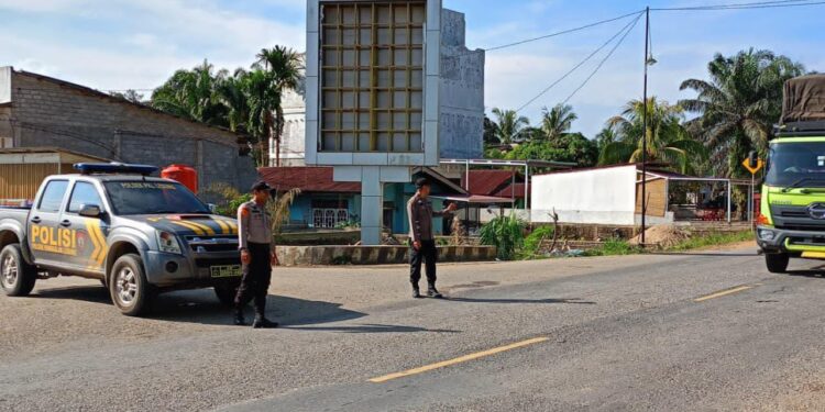 Polsek Pangkalan Lesung Atur Lalu Lintas di Jalur Lintas Timur, Antisipasi Laka dan C3