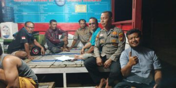 Cegah Premanisme hingga C3, Polsek Kerumutan Cek Pos Kamling Desa Beringin Makmur