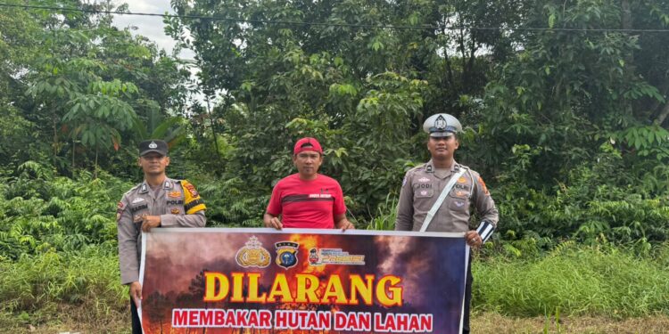 Polsek Pangkalan Kuras Sosialisasikan Antisipasi Karhutla di Sorek Satu