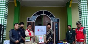 PMI Salurkan Bantuan Dan Berikan Layanan Kesehatan Di Pesantren Bustanul Ulum