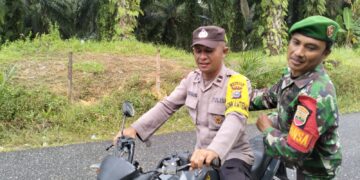 Polsek Langgam dan Koramil 09 Perkuat Sinergitas TNI-Polri di Desa Segati