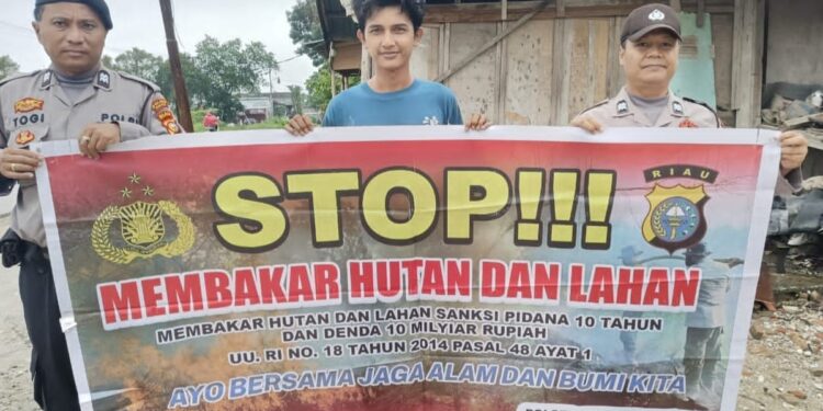 Patroli Karhutla dan Sosialisasi Maklumat Kapolda Riau, Polsek Pangkalan Kerinci Ajak Warga Cegah Kebakaran