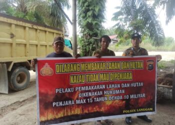 Polisi Sosialisasikan Larangan Bakar Hutan dan Lahan di Desa Segati Pelalawan