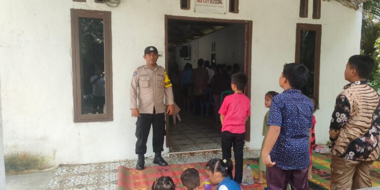 Polsek Langgam Gelar Ibadah Minggu Kasih di Gereja Kasih Anugerah, Sampaikan Pesan Kamtibmas