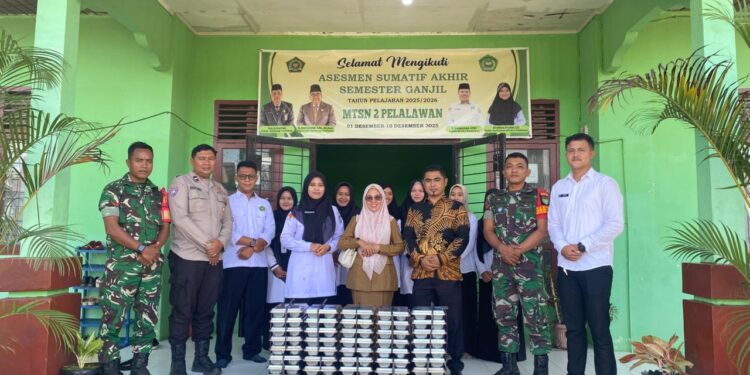 Polisi Hadiri Peluncuran Program Makan Bergizi Gratis di Bandar Petalangan Pelalawan