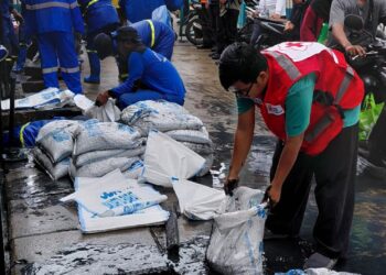 Wujudkan Lingkungan Sehat, PMI Salurkan Alat Kebersihan Dan Promkes Dalam Aksi “Jaga Jakarta Bersih”