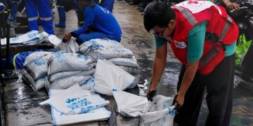 Wujudkan Lingkungan Sehat, PMI Salurkan Alat Kebersihan Dan Promkes Dalam Aksi “Jaga Jakarta Bersih”