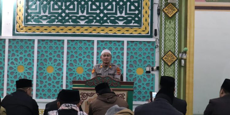 Safari Subuh Di Masjid Ruhama, Kapolsek Bebesen Ajak Orang Tua Lebih Peduli Terhadap Anak
