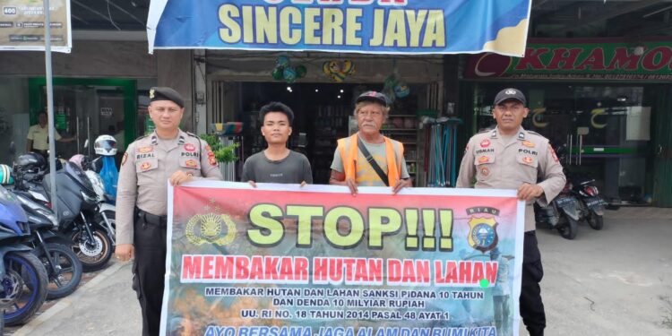Patroli Karhutla dan Sosialisasi Maklumat Kapolda Riau, Polisi Ajak Warga Cegah Kebakaran Lahan