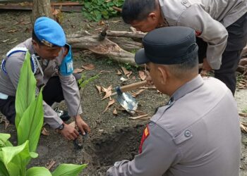 Polri Hijaukan Lingkungan, Polsek Pangkalan Kerinci Tanam Bibit Pohon Buah