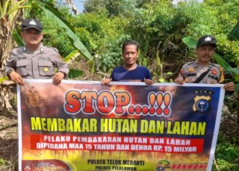 Polsek Teluk Meranti Sebarkan Maklumat Kapolda Riau, Edukasi Warga Cegah Karhutla