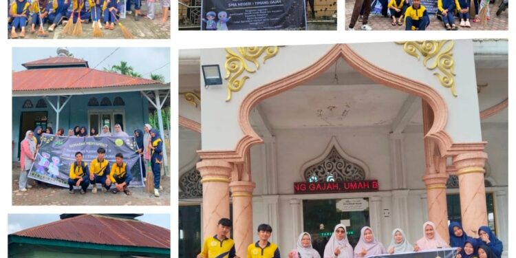 Siswa SMA Negeri 1 Timang Gajah Gotong Royong Membersihkan Masjid Dan Meunasah