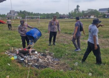 Polsek Kuala Kampar dan Forkopimcam Gotong Royong Bersihkan Lingkungan, Tindak Lanjut Arahan Presiden Soal Sampah