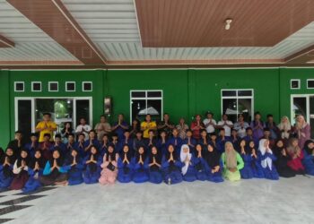 Dukung Gerakan Indonesia Bersih, Polsek Teluk Meranti Gelar Korve Bersama di Masjid Al-Qohar