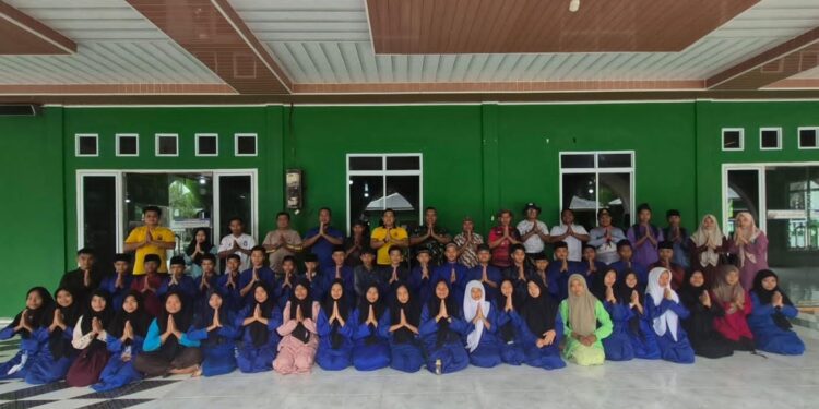 Dukung Gerakan Indonesia Bersih, Polsek Teluk Meranti Gelar Korve Bersama di Masjid Al-Qohar