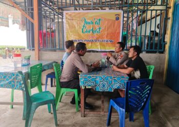 Polsek Pangkalan Lesung Sampaikan Himbauan Kamtibmas Lewat Program Jumat Curhat