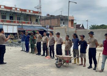 Polsek Pangkalan Kuras Gelar Kurve Bersih Ruang Publik, Wujudkan Lingkungan Sehat