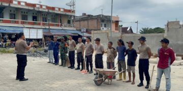 Polsek Pangkalan Kuras Gelar Kurve Bersih Ruang Publik, Wujudkan Lingkungan Sehat