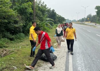 Gelar Aksi ‘Jum’at Bersih Tegas Soal Kebersihan, Kapolsek Tambang: Pembuang Sampah Sembarangan Bisa Diserahkan ke Satpol PP