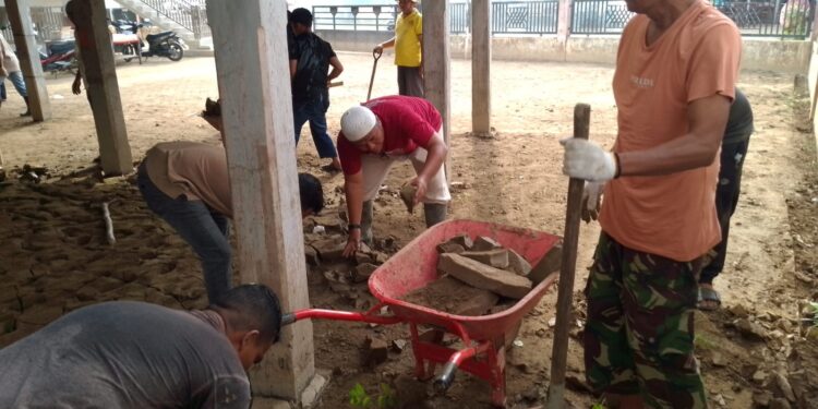 Masyarakat Bersama Aparatur Gampong Hagu Gotong Royong Menyambut Ramadhan