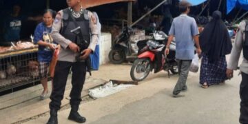 Polsek Ukui Hadir di Pasar, Pastikan Aktivitas Jual Beli Aman dan Kondusif