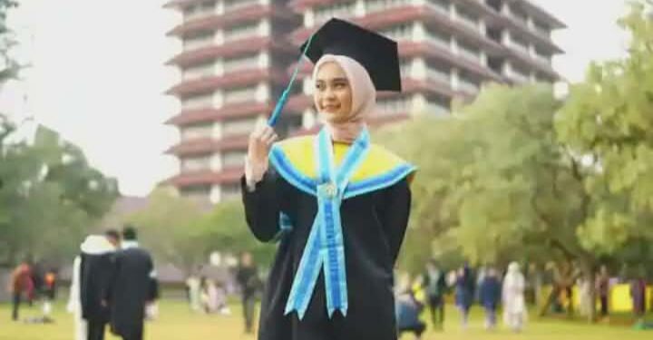 Putri Dari Daerah 3T Aceh Singkil, Wisudawati UI, Membuktikan Mimpi Tak Mengenal Batas