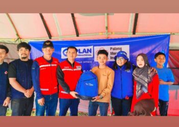 Anak Anak 4 Kampung Sumringah, Terima School Kit Dari PMI Dan Plan Indonesia