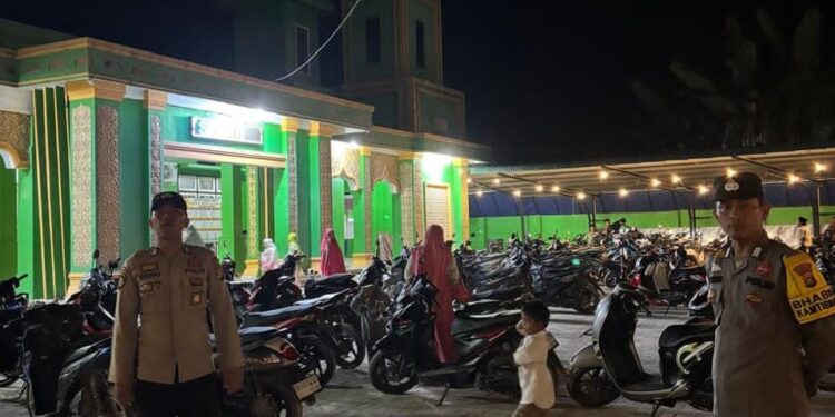 Polsek Langgam Amankan Shalat Tarawih di Masjid Al-Inayah Segati, Situasi Kondusif