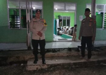 Polsek Bunut Amankan Salat Tarawih di Masjid Al-Muslimun