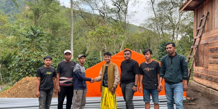 Pesantren Banyu Anyar Pamekasan Dan Relawan SOPAN Gayo Salurkan Bantuan Pipa Tahap III