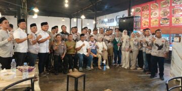 Ketua Elang 3 Hambalang Febriyan Winaldi Gelar Buka Bersama Personel Polres Kampar juga Membagikan 1000 Takjil dan 1000 Paket Sembako