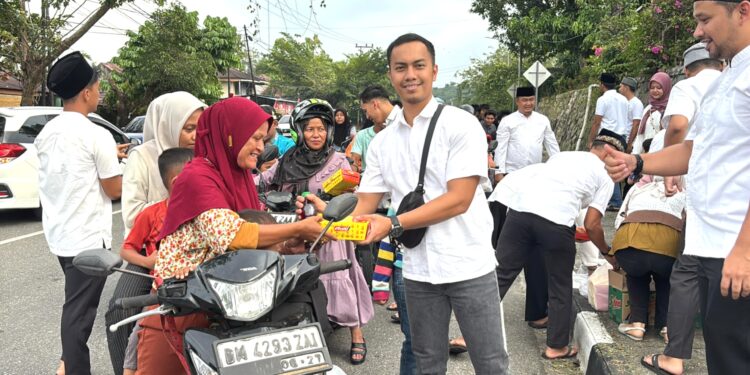 LAPAS BANGKINANG BAGIKAN TAKJIL, WUJUD KEPEDULIAN DAN SEMARAK RAMADHAN BAGI MASYARAKAT