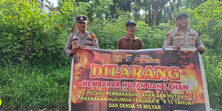 Polisi Sosialisasikan Maklumat Kapolda Riau Antisipasi Karhutla