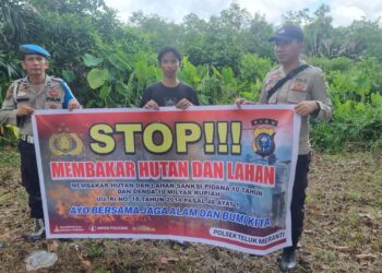 Polisi Sosialisasikan Maklumat Kapolda Riau Cegah Karhutla di Perkebunan Warga