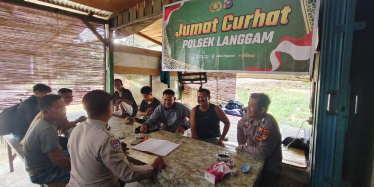 Gelar Jumat Curhat, Warga Segati Diajak Perkuat Sinergi Jaga Kamtibmas