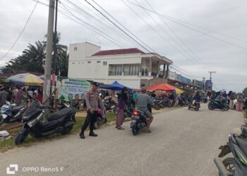 Polsek Kerumutan Amankan Pasar Ramadhan, Lalu Lintas Tetap Lancar