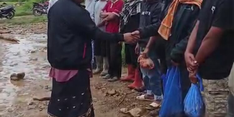 Kampung Kuyun Uken Salurkan Bantuan Daging Meugang Dari Presiden Prabowo