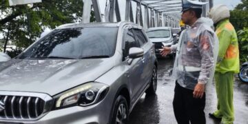 Urai Kemacetan Unit Lantas Polsek Tamalate Lakukan Hal Ini.